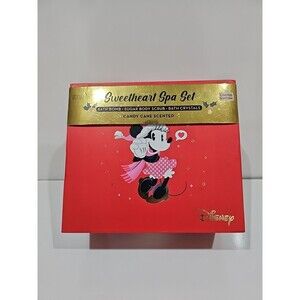 NIB The Creme Shop Disney Sweetheart Spa Set Minnie Mouse Candy Cane Scent